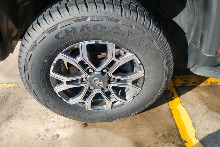 北京越野 北京BJ40 2019款 改款 2.0T 自动四驱城市猎人版尊享型 国V车身外观6002