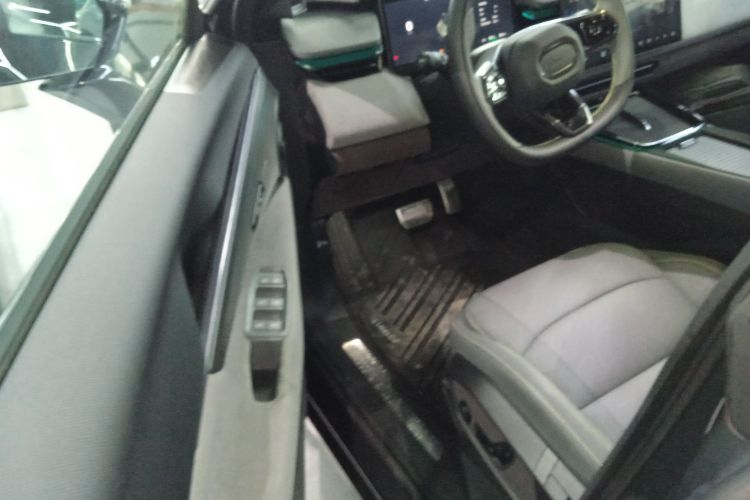 领克08 EM-P 2025款 120km 长续航Halo中控内饰20