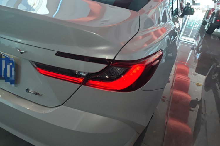 丰田 凯美瑞 2026款 双擎 2.0HE 精英版车身外观9