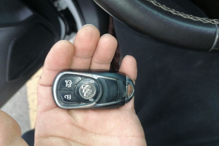 别克 君威 2019款 20T 精英型 国VI中控内饰11