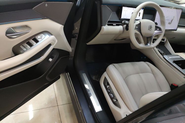 比亚迪 唐L 2025款 EV 600KM四驱激光雷达旗舰型中控内饰20