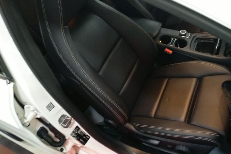 奔驰GLA 2019款 GLA 200 动感型局部细节41