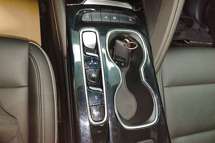 别克 2022款 昂科威S 552T 两驱豪华型中控内饰18