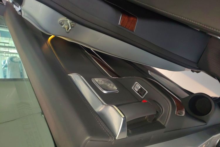 红旗HQ9 2023款 2.0T 智联旗享版中控内饰7006