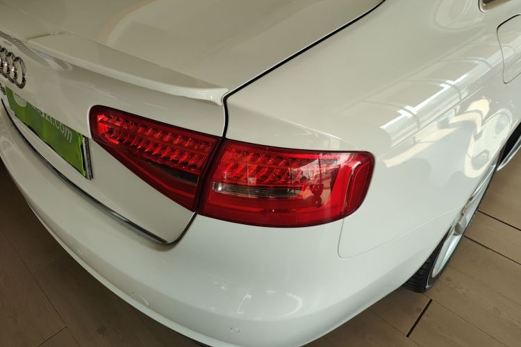 奥迪A4L 2016款 35 TFSI 自动标准型车身外观9