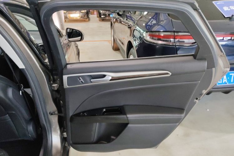 福特 蒙迪欧 2013款 2.0L GTDi200时尚型中控内饰45