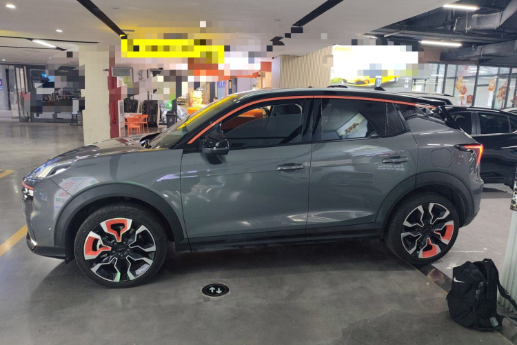 领克06 2020款 1.5T 耀Halo车身外观4