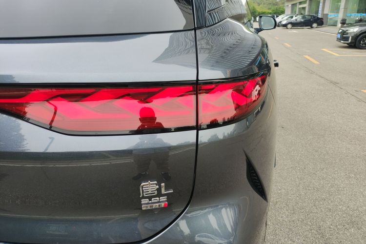 比亚迪 唐L 2025款 EV 600KM四驱激光雷达旗舰型车身外观9