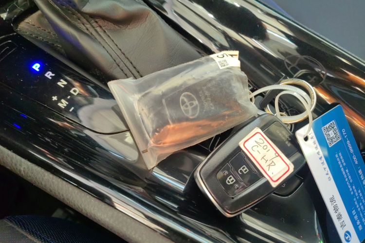 丰田C-HR 2018款 2.0L 豪华版 国V中控内饰11