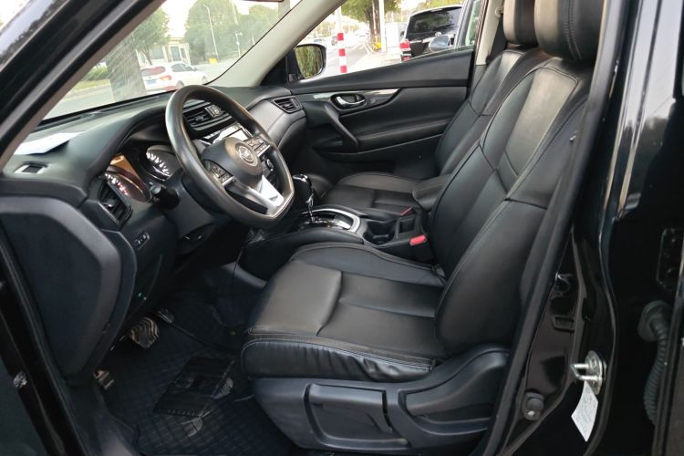 日产 奇骏 2017款 2.0L CVT舒适版 2WD局部细节19