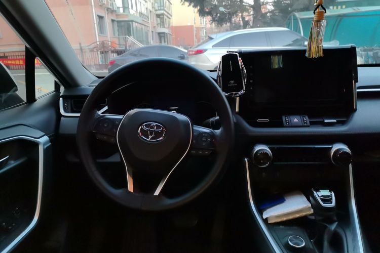 丰田 RAV4荣放 2021款 双擎 2.5L E-CVT四驱精英PLUS版中控内饰13