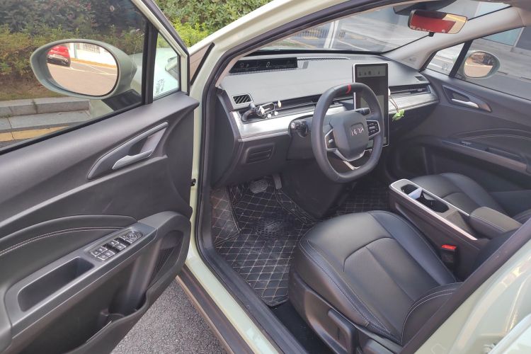 哪吒汽车 哪吒AYA 2023款 318 Lite中控内饰7003