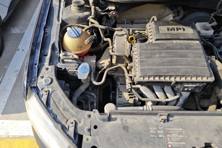 大众 朗逸 2013款 改款经典 1.6L 自动舒适版机舱底盘25