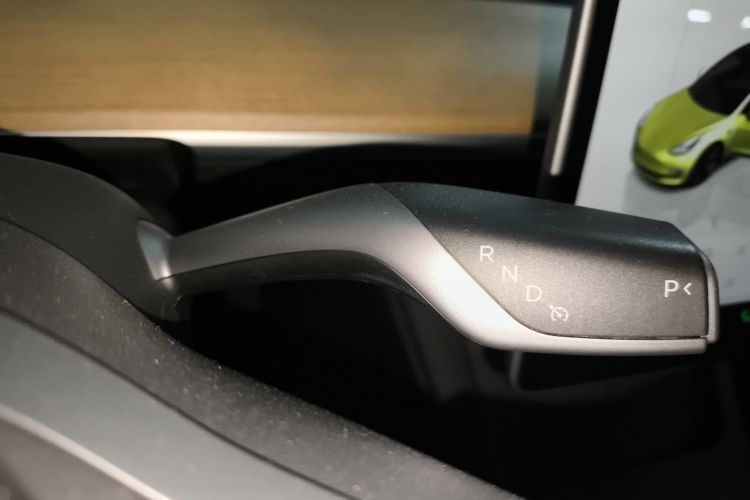 特斯拉 Model 3 2022款 后轮驱动版中控内饰18