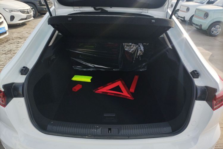 奔腾B70 2025款 龙耀版 1.5T 欢享型机舱底盘23