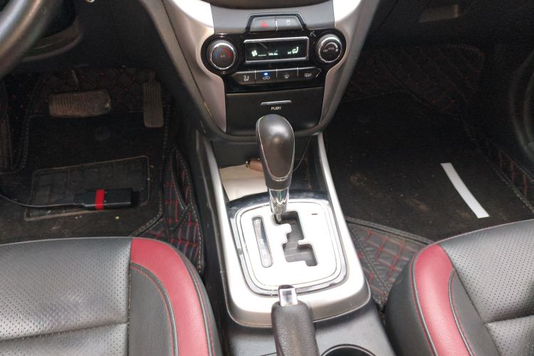 长安 逸动 2013款 1.6L 自动俊酷型 国IV局部细节18