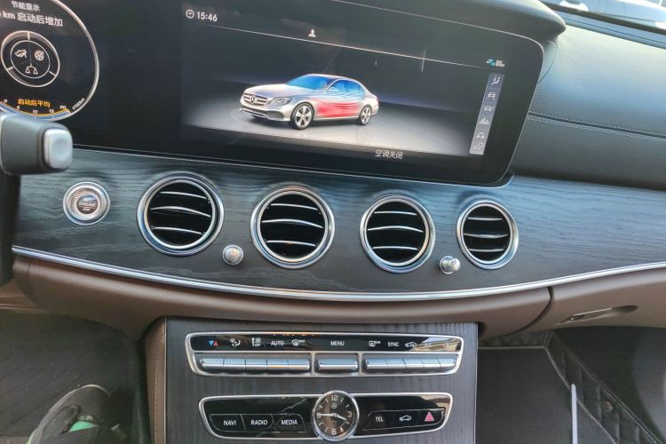 奔驰E级 2020款 改款 E 300 L 运动殊享版中控内饰16