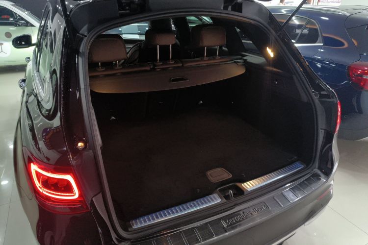 奔驰GLC 2020款 GLC 300 L 4MATIC 豪华型机舱底盘23