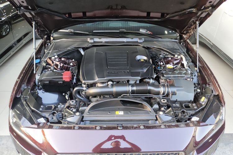 捷豹XEL 2019款 2.0T 200PS 豪华版机舱底盘24