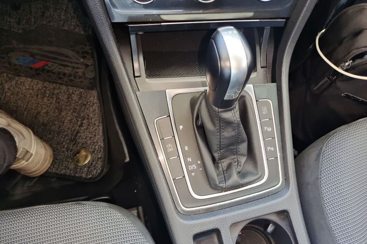 大众 高尔夫 2018款 230TSI 自动舒适型局部细节18