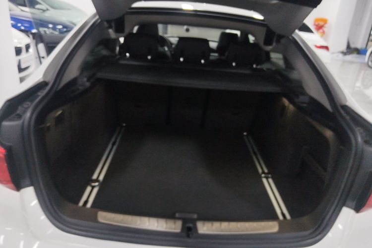 宝马3系GT 2019款 320i 时尚型机舱底盘23