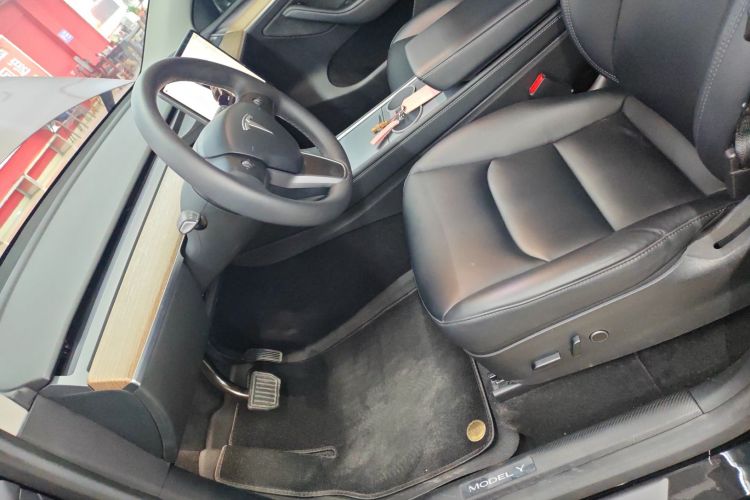 特斯拉 Model Y 2022款 改款 后轮驱动版中控内饰19