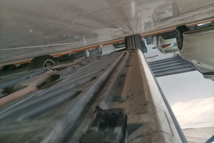 奔驰C级 2018款 C 200 L 运动版局部细节9001