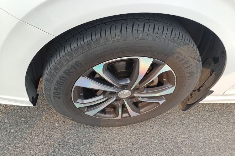 长安 逸动 2022款 PLUS 蓝鲸NE 1.4T GDI DCT尊贵版车身外观6002