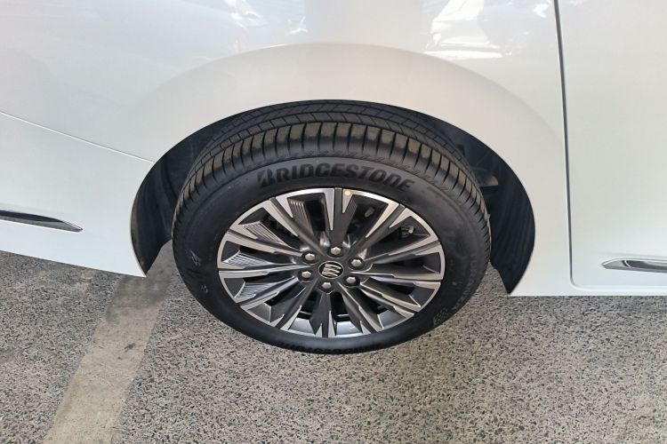 别克GL8 2025款 陆尊 尊享版车身外观6008