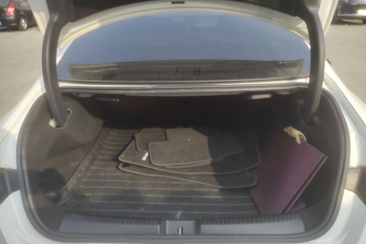 奔驰CLA 2021款 CLA 200机舱底盘23