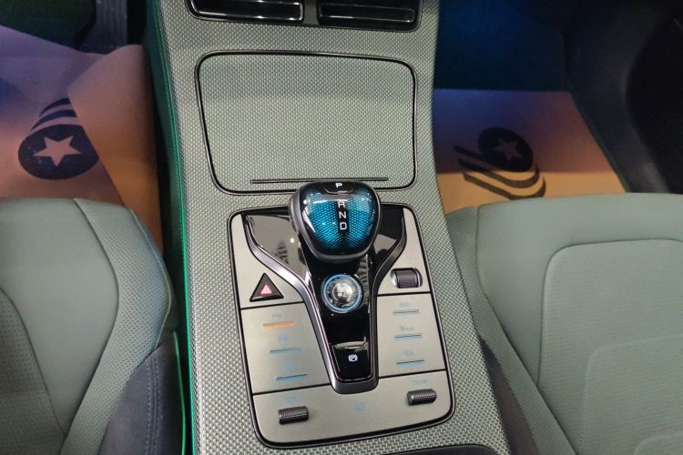 比亚迪 汉 2022款 EV 610KM四驱千山翠限量版中控内饰18