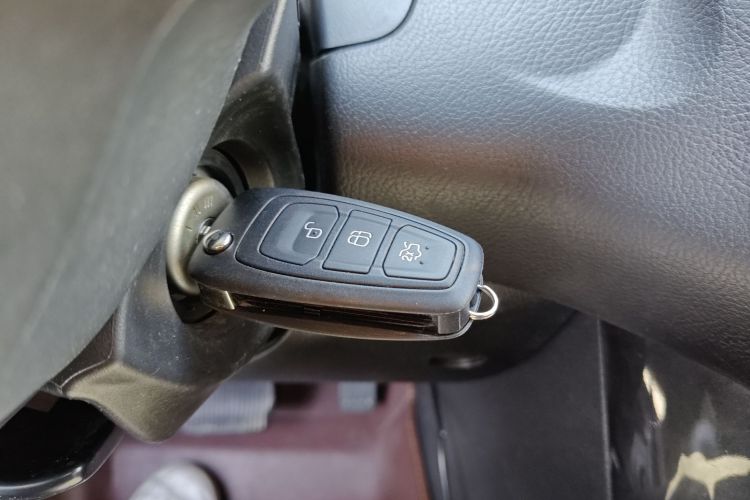 福特 福克斯 2018款 两厢经典 1.6L 自动风尚型智行版中控内饰11