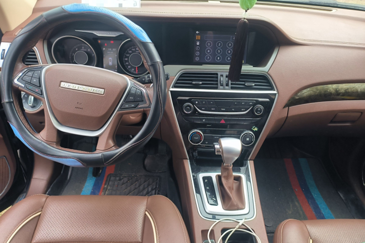 猎豹汽车 猎豹CS10 2017款 2.0T 自动都市型中控内饰12