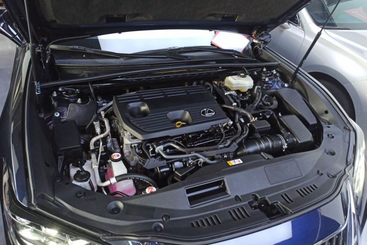 雷克萨斯ES 2021款 300h 臻享版机舱底盘24