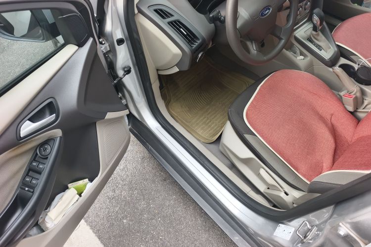 福特 福克斯 2012款 三厢 1.6L 自动舒适型中控内饰7003