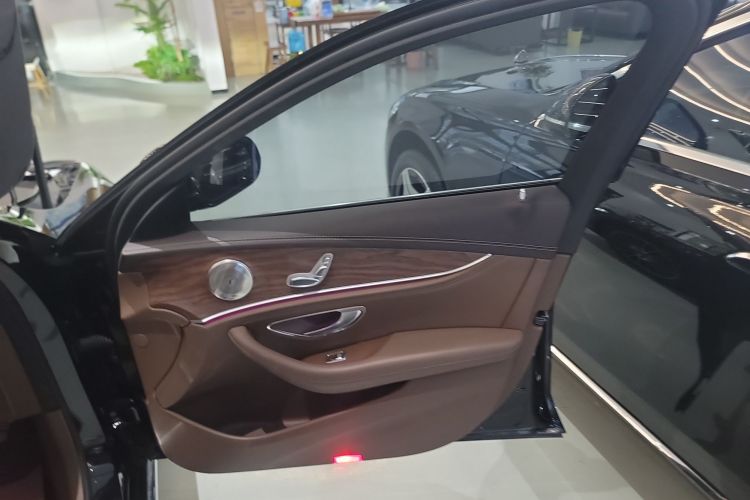 奔驰E级 2022款 E 260 L中控内饰7005