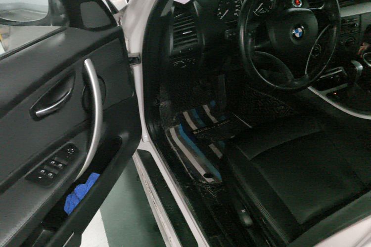 宝马1系(进口) 2008款 120i 自动挡中控内饰20