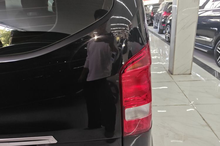 奔驰 威霆 2018款 2.0T 商务版 国VI车身外观9