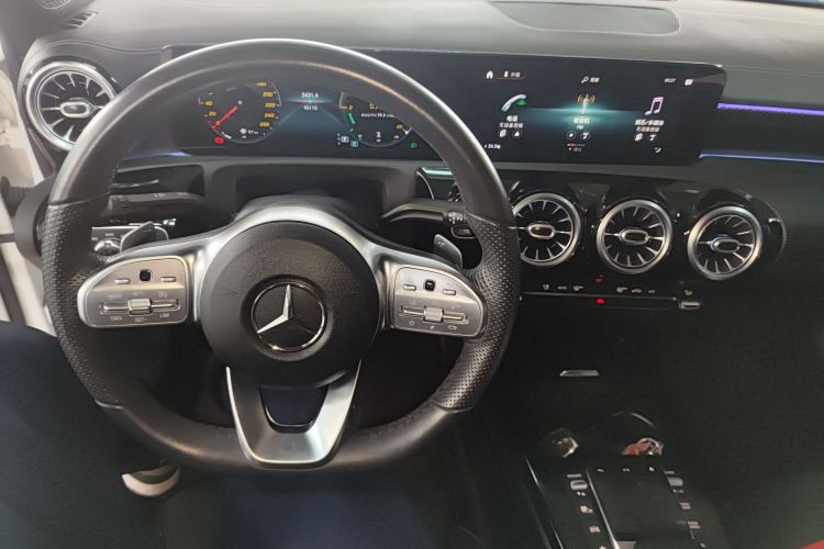 奔驰A级 2021款 A 200 L 运动轿车时尚型中控内饰12