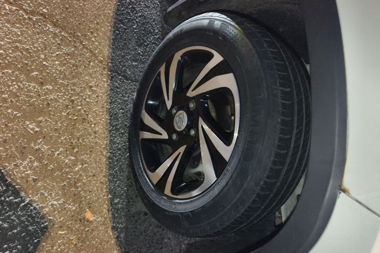 宝骏510 2017款 1.5L 手动豪华型车身外观10