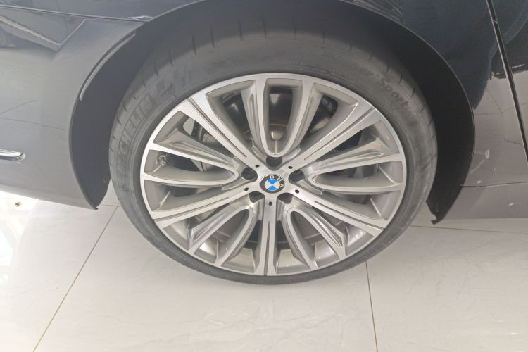 宝马7系 2021款 740Li 领先型 豪华套装车身外观6008