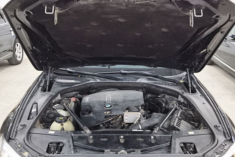 宝马5系 2014款 520Li 典雅型机舱底盘24