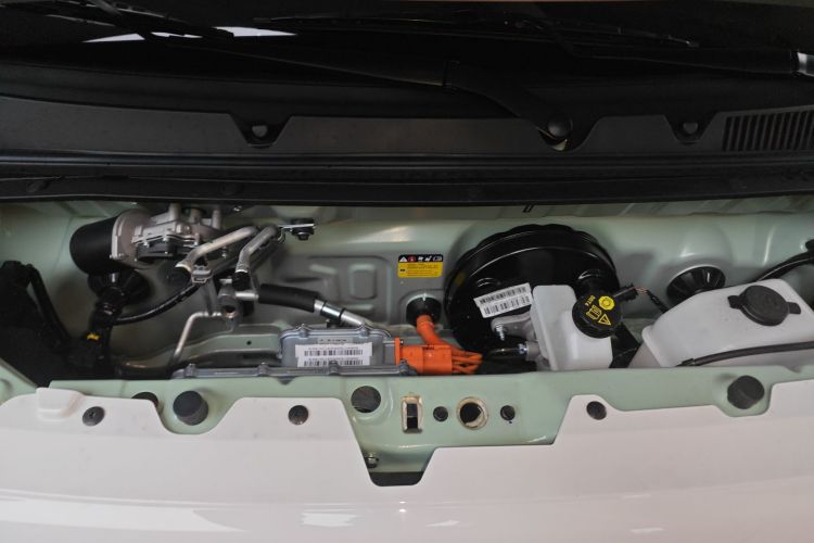 五菱汽车 宏光MINIEV 2024款 第三代 215km 青春版机舱底盘24