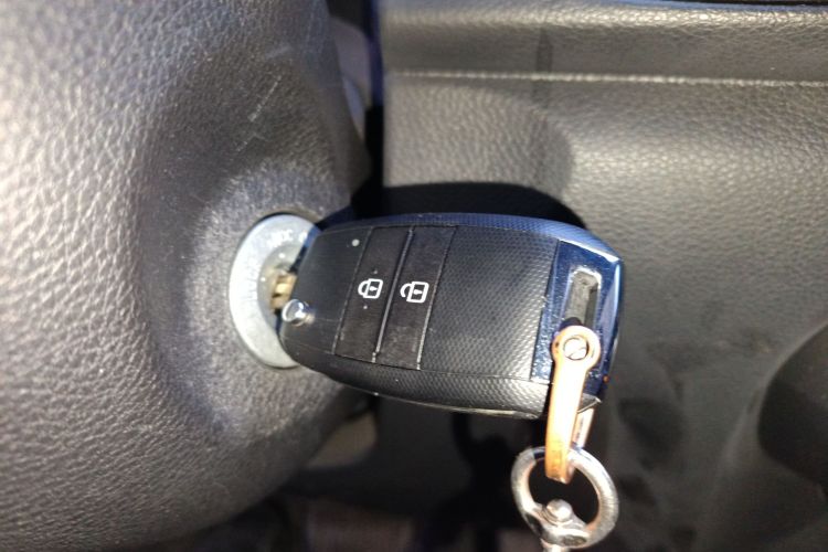 起亚 焕驰 2020款 改款 1.4L 自动舒适天窗版中控内饰11