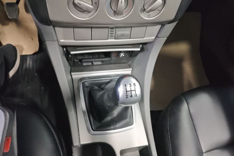 福特 福克斯 2013款 两厢经典 1.8L 手动百万纪念版中控内饰18