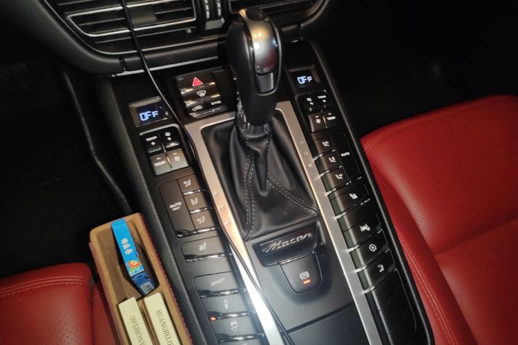 保时捷 2020款 Macan 2.0T中控内饰18