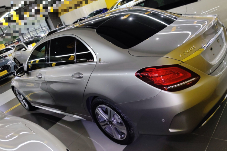 奔驰C级 2020款 改款 C 260 L 运动版车身外观4