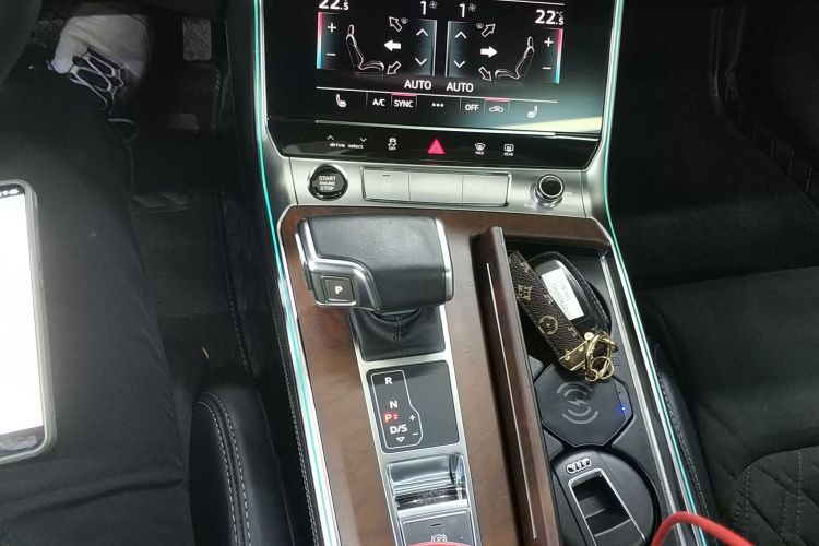 奥迪A6L 2023款 55 TFSI quattro 尊享动感型中控内饰18