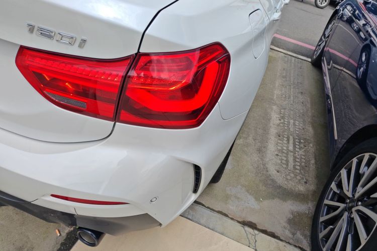 宝马1系 2021款 120i M运动曜夜版车身外观9