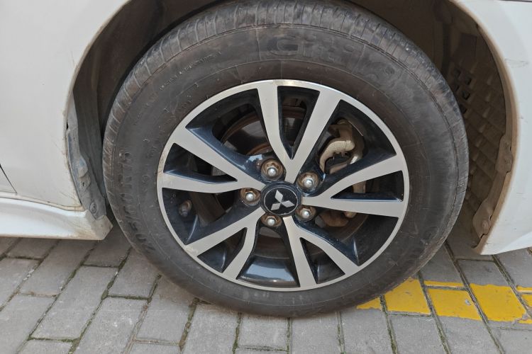 三菱 翼神 2016款 1.8L 手动黑白复刻版车身外观10